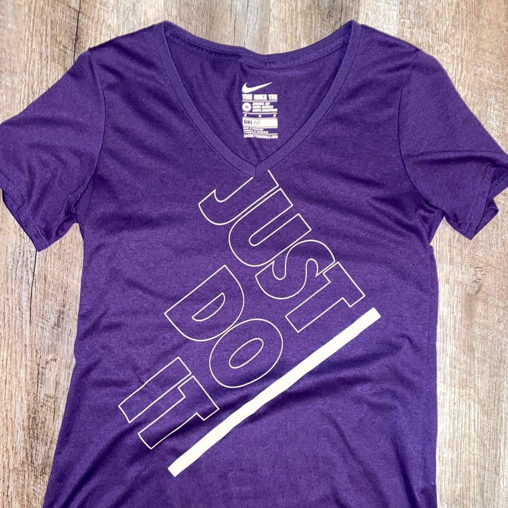 Nike women’s just do it top